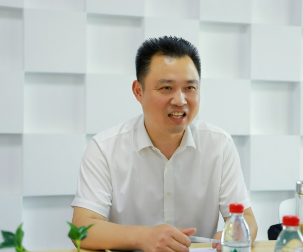 嘉兴国家高新区管委会俞春明主任调研豪门国际官网丝绸，，为生长鼓劲?